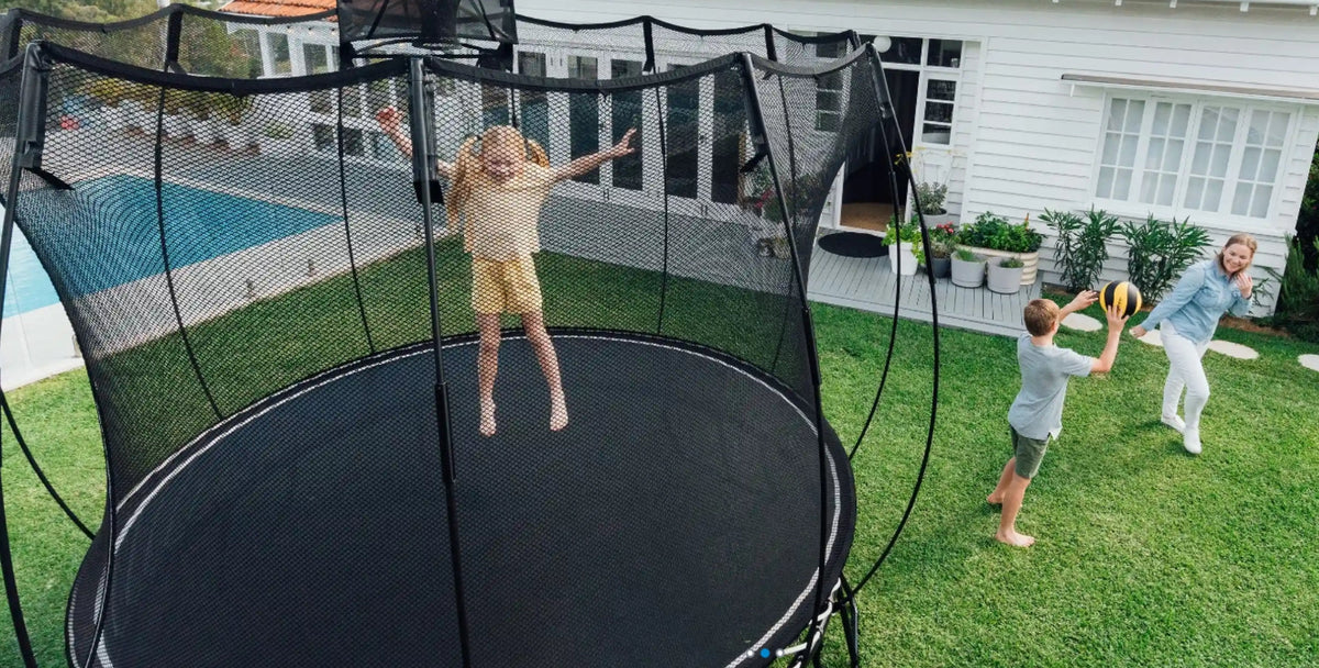 Can You Jump on a Trampoline After Eating?
