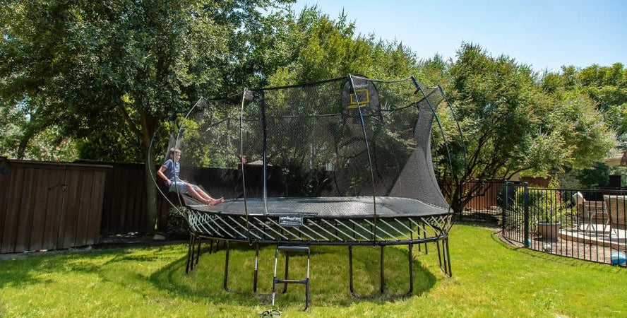 Trampoline vs Bounce House for Your Backyard