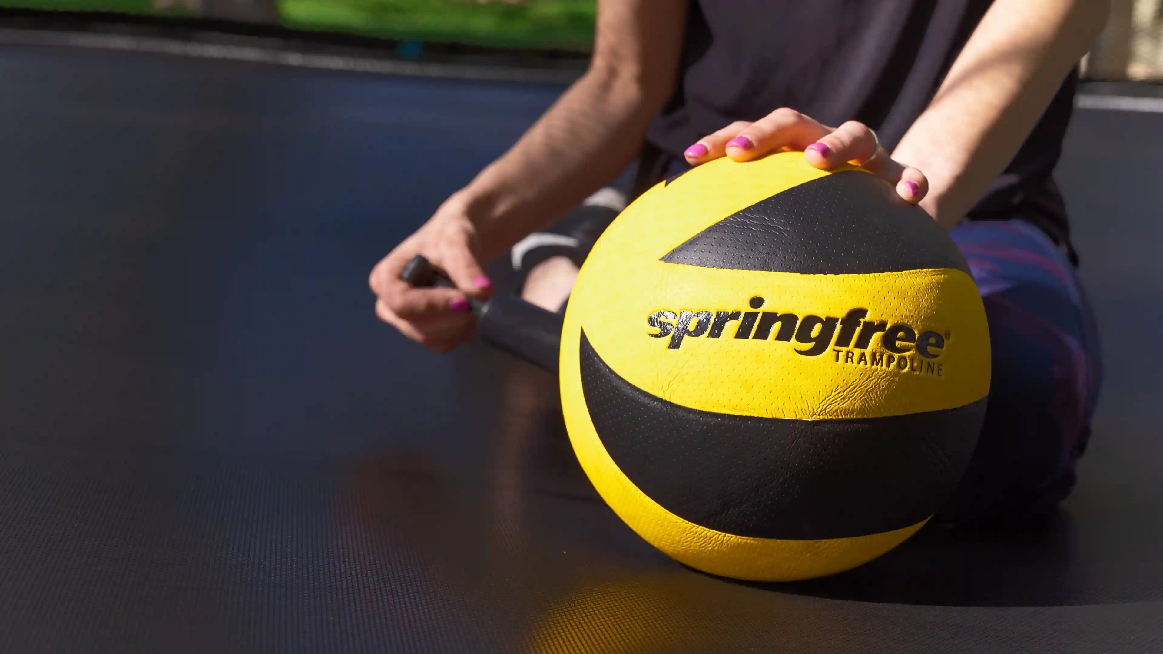 inflating a springfree trampoline ball