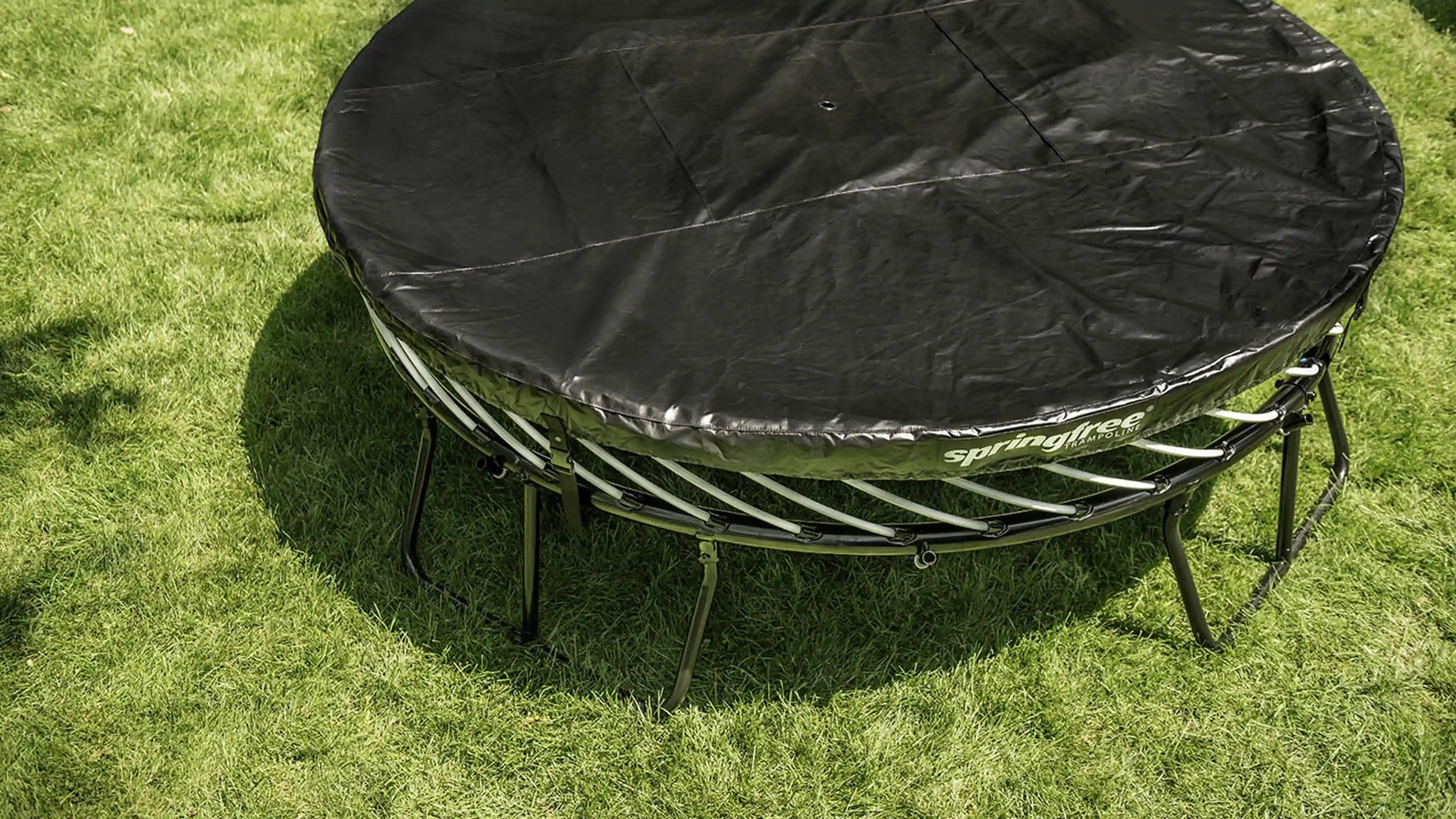trampoline with cover